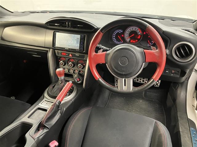 86 GT キーフリ ローダウン 盗難防止 エアロ スマートキ- ETC車載器 VSA オートエアコン サイドSRS 助手席エアバッグ パワーウィンドウ アルミ 運転席エアバッグ ABS パワーステアリング(5枚目)