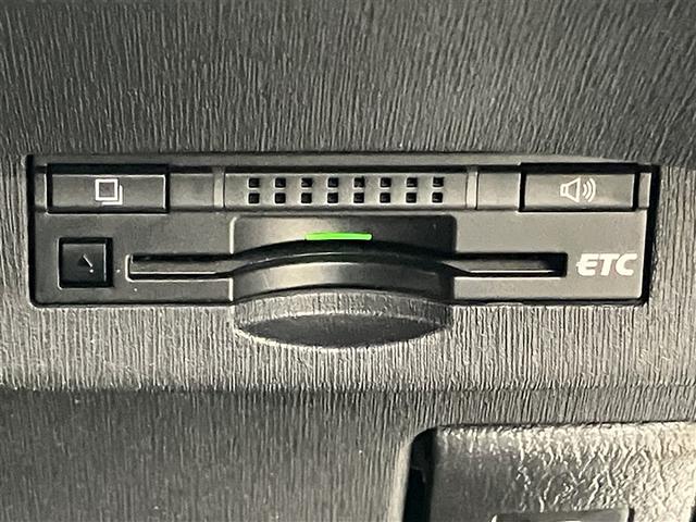 プリウス S Bモニタ- フルセグ地デジ AUX接続可 インテリキー デュアルエアバック エアB イモビライザー DVD再生可能 ワンオーナー車 ナビTV AUTOエアコン 横スベリ防止 アルミホイール ETC装備(8枚目)