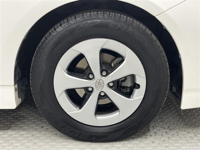 プリウス S Bモニタ- フルセグ地デジ AUX接続可 インテリキー デュアルエアバック エアB イモビライザー DVD再生可能 ワンオーナー車 ナビTV AUTOエアコン 横スベリ防止 アルミホイール ETC装備(17枚目)