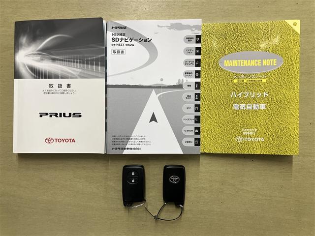 プリウス S Bモニタ- フルセグ地デジ AUX接続可 インテリキー デュアルエアバック エアB イモビライザー DVD再生可能 ワンオーナー車 ナビTV AUTOエアコン 横スベリ防止 アルミホイール ETC装備(18枚目)
