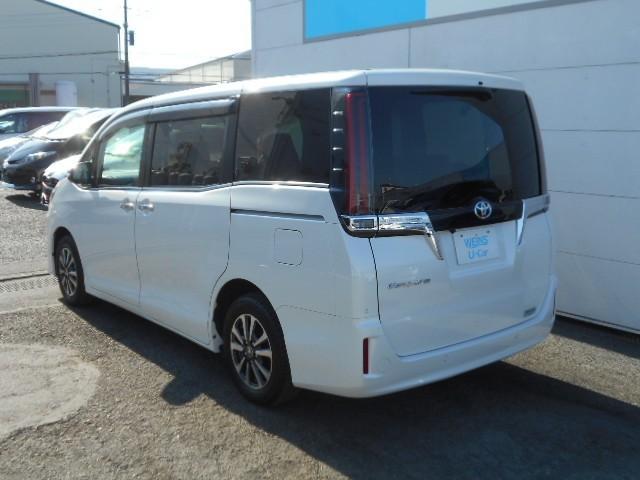 エスクァイア Gi 両側Pドア 1オナ スマートキーPスタート リアカメラ AUX アイドリングSTOP ETC車載器 オートエアコン イモビライザー オートクルーズコントロール キーレス ナビTV 定期点検記録簿 3列(3枚目)