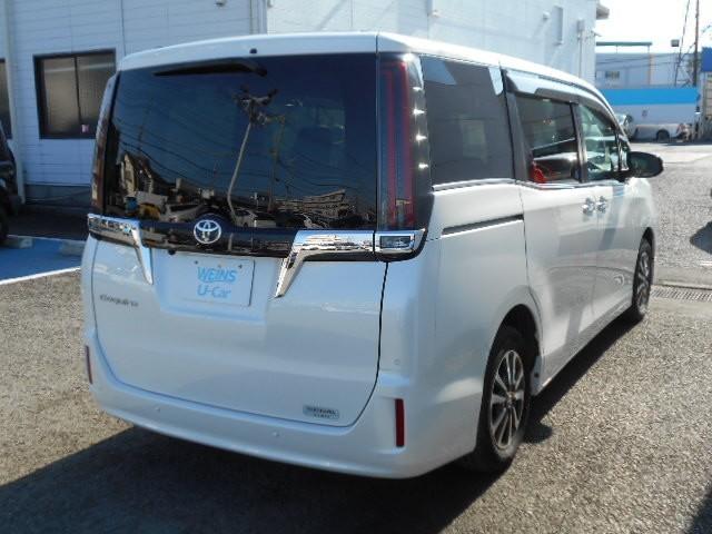 エスクァイア Gi 両側Pドア 1オナ スマートキーPスタート リアカメラ AUX アイドリングSTOP ETC車載器 オートエアコン イモビライザー オートクルーズコントロール キーレス ナビTV 定期点検記録簿 3列(4枚目)