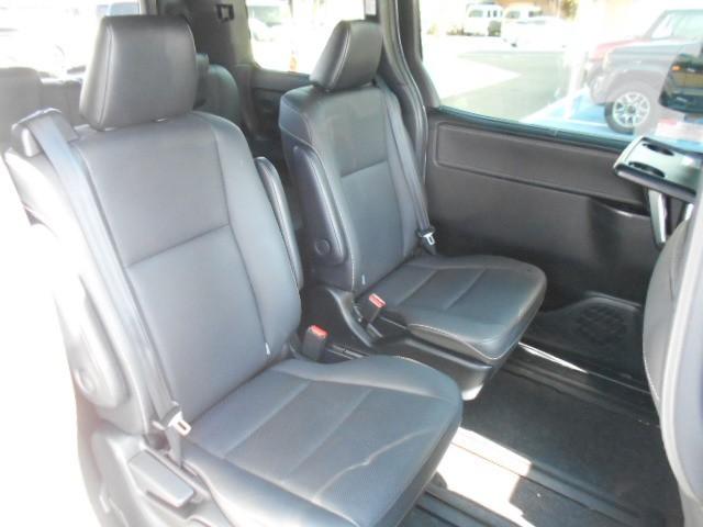 エスクァイア Gi 両側Pドア 1オナ スマートキーPスタート リアカメラ AUX アイドリングSTOP ETC車載器 オートエアコン イモビライザー オートクルーズコントロール キーレス ナビTV 定期点検記録簿 3列(9枚目)