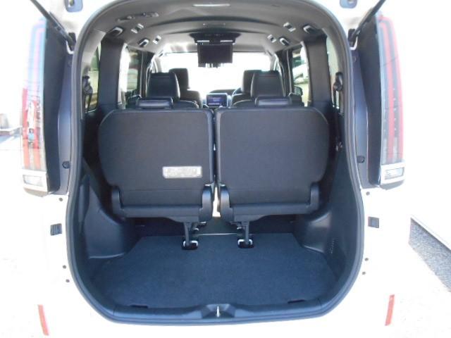 エスクァイア Gi 両側Pドア 1オナ スマートキーPスタート リアカメラ AUX アイドリングSTOP ETC車載器 オートエアコン イモビライザー オートクルーズコントロール キーレス ナビTV 定期点検記録簿 3列(10枚目)