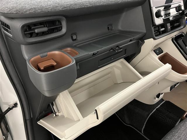 シエンタ ハイブリッドＺ　ＴＳＳ　ワンオーナ　エアバック　アルミ　キーレスエントリー　ナビＴＶ　イモビライザー　バックモニター　ＬＥＤヘッドライト　ＥＴＣ車載器　横滑り防止　スマートキー　オートエアコン　サイドエアバッグ（26枚目）