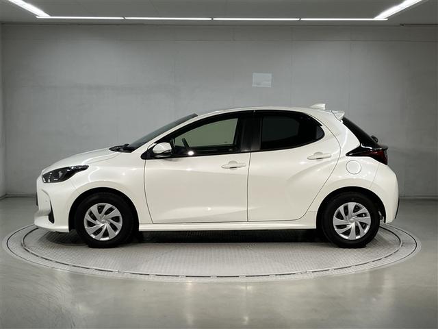 ヤリス ハイブリッドＧ　サイドエアバッグ　スマートキ　Ｂモニター　ドライブレコーダー　ＥＴＣ車載器　横滑り防止装置　クルコン　セキュリティアラーム　メディアプレイヤー接続　パワステ　キーフリー　オートエアコン　ＡＢＳ（2枚目）