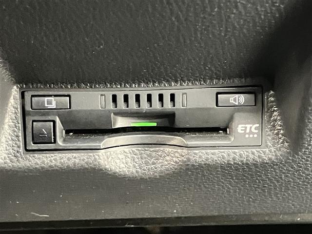 ヤリス ハイブリッドＧ　サイドエアバッグ　スマートキ　Ｂモニター　ドライブレコーダー　ＥＴＣ車載器　横滑り防止装置　クルコン　セキュリティアラーム　メディアプレイヤー接続　パワステ　キーフリー　オートエアコン　ＡＢＳ（10枚目）