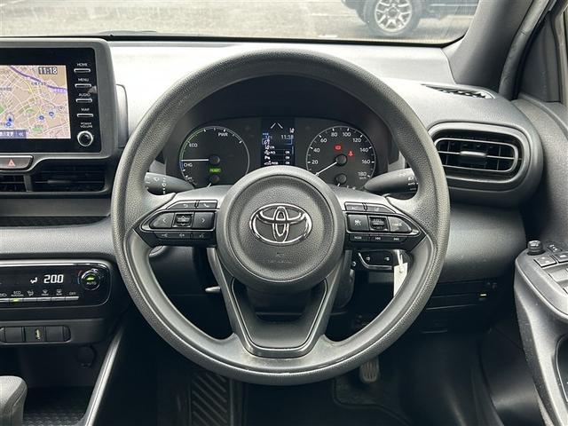 ヤリス ハイブリッドX カーテンエアバッグ イモビライザー バックモニター ワイヤレスキー ABS ナビ オートクルーズ ミュージックプレイヤー接続可 Wエアバック パワーウィンドウ オートエアコン ETC エアバック(11枚目)