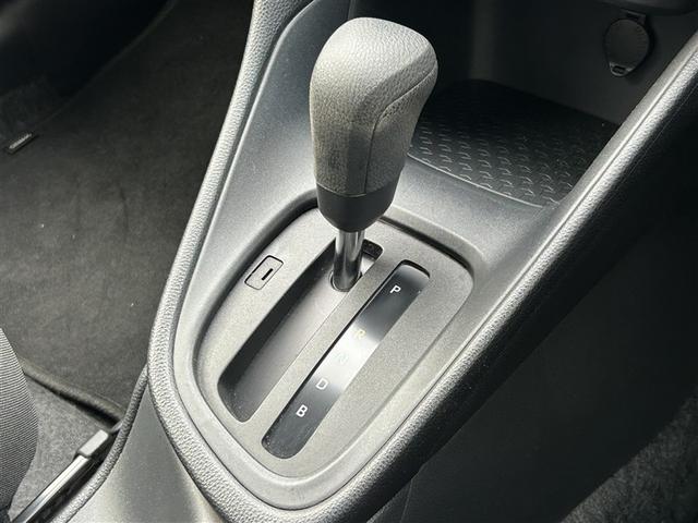 ヤリス ハイブリッドX カーテンエアバッグ イモビライザー バックモニター ワイヤレスキー ABS ナビ オートクルーズ ミュージックプレイヤー接続可 Wエアバック パワーウィンドウ オートエアコン ETC エアバック(14枚目)