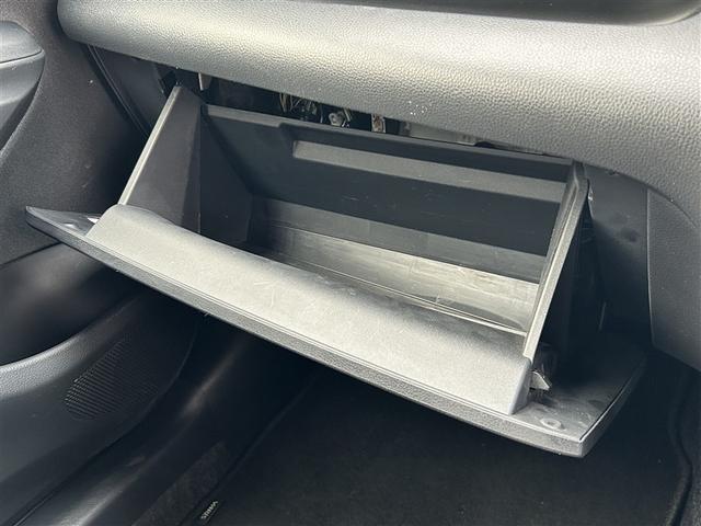 ヤリス ハイブリッドX カーテンエアバッグ イモビライザー バックモニター ワイヤレスキー ABS ナビ オートクルーズ ミュージックプレイヤー接続可 Wエアバック パワーウィンドウ オートエアコン ETC エアバック(26枚目)