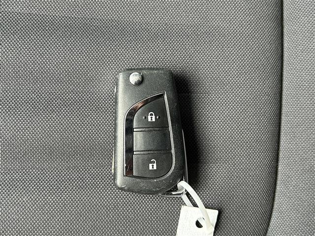 ヤリス ハイブリッドX カーテンエアバッグ イモビライザー バックモニター ワイヤレスキー ABS ナビ オートクルーズ ミュージックプレイヤー接続可 Wエアバック パワーウィンドウ オートエアコン ETC エアバック(37枚目)