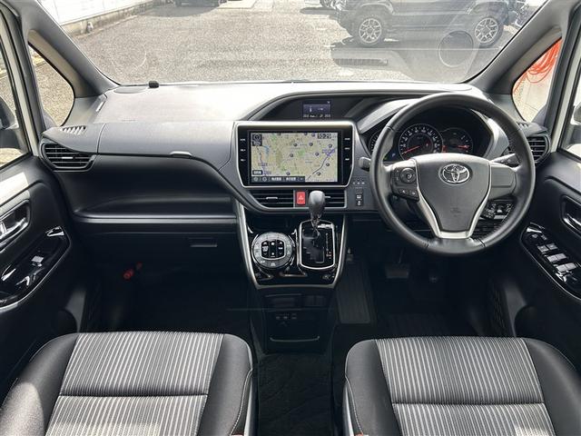 ヴォクシー ＺＳ　煌ＩＩ　両側ＰＳＤ　アルミホイール　ＶＳＣ　ナビ＆ＴＶ　ＤＶＤ再生可能　スマートキ－　ＰＳ　オートエアコン　キーレスエントリー　地デジＴＶ　全席パワーウインドウ　ＬＥＤライト　ＡＢＳ　バックモニター（4枚目）