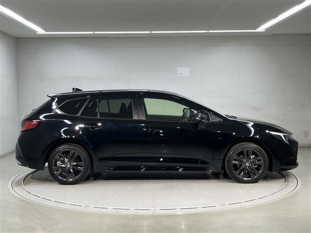 カローラツーリング ハイブリッド　ダブルバイビー　メディアプレイヤー接続　バックモニター　フルセグＴＶ　ＬＥＤライト　ワンオーナー　点検記録簿　クルコン　横滑り防止　盗難防止装置　ナビ・ＴＶ　ドライブレコーダー　エアバッグ　ＥＴＣ　ＡＢＳ　キーレス（3枚目）