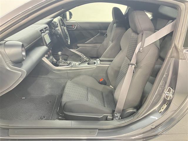 ＧＲ８６ ＳＺ　地上デジタル　スマートキ－　クルコン　ＬＥＤヘッドライト　ナビ＆ＴＶ　横滑防止装置　ＥＴＣ　フルオートエアコン　アルミ　ＤＶＤ再生　ミュージックプレイヤー接続可　盗難防止装置　記録簿　エアーバッグ（13枚目）