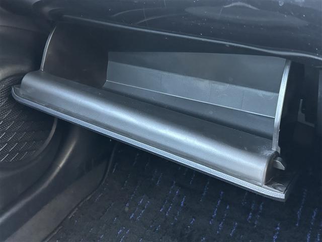 プリウス S 取説記録簿 DVD再生機能 ESC スマートキ- 地デジ メモリーナビゲーション LEDヘッドライト ETC車載器 フルオートエアコン クルーズコントロール エアバッグ イモビ パワーウインドウ PS(26枚目)