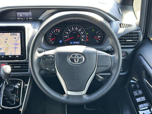 ヴォクシー ZS 煌III プリクラッシュ スマートキ アイスト DVD再生機能 横滑り防止装置 ナビTV アルミ 三列シート 盗難防止 オートエアコン キーレス ETC装備 パワステ メモリナビ クルコン LEDヘッドライト(12枚目)