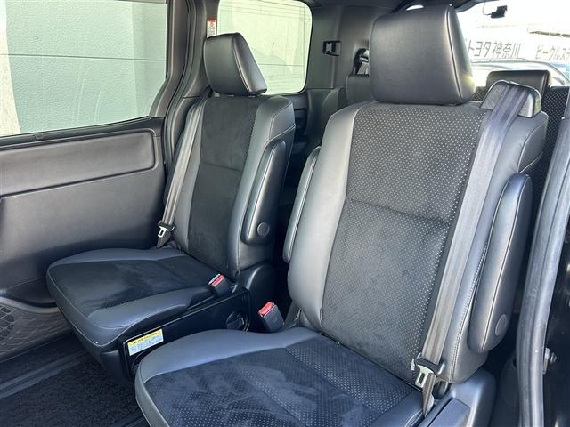 ヴォクシー ZS 煌III プリクラッシュ スマートキ アイスト DVD再生機能 横滑り防止装置 ナビTV アルミ 三列シート 盗難防止 オートエアコン キーレス ETC装備 パワステ メモリナビ クルコン LEDヘッドライト(32枚目)