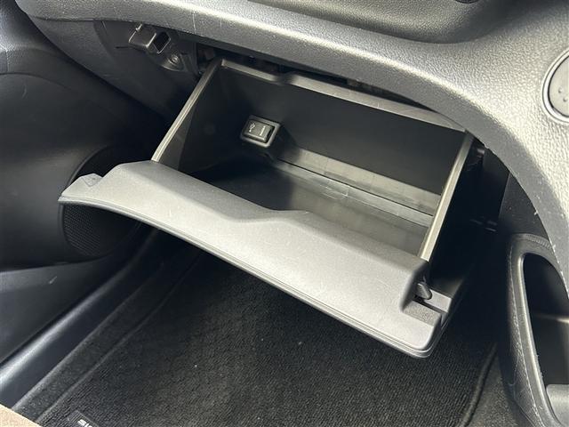 シエンタ ハイブリッドＧ　クエロ　点検記録簿　地デジＴＶ　盗難防止　横滑り防止　ＬＥＤライト　クルコン　ドライブレコーダー　スマートキー　ＥＴＣ　１オーナー　バックモニタ　ＤＶＤ　オ－トエアコン　ＡＵＸ　メモリ－ナビ　エアバッグ　ＡＷ（24枚目）