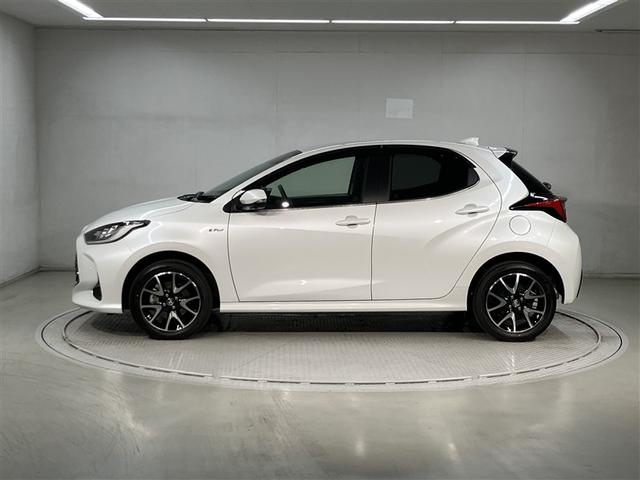 ヤリス ハイブリッドＺ　オートクルーズコントロール　衝突被害軽減システム　ＬＥＤヘッドランプ　４ＷＤ　ＥＴＣ　エアコン　ミュージックプレイヤー接続可　盗難防止システム　１００Ｖ電源　スマートキー（2枚目）