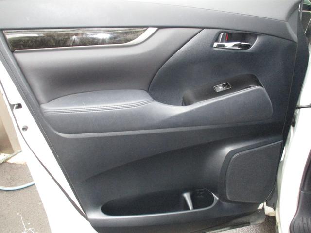 アルファード 2.5S Aパッケージ 保証2年走行距離無制 ボディーガラスコーティング ステアリング新品 両側パワースライド 後席モニター HDMI 社外アルミ 禁煙車 ルームクリーニング オットマン 車検2年付 ETC(30枚目)