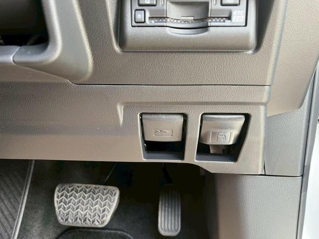 ランドクルーザー ＧＲスポーツ　ルーフレール、ＥＴＣ２．０、ＤＯプラス（ＪＢＬ）、タイヤ空気圧警報システム、パノラミックビューモニター、マルチテレインモニター、リヤエンタテイメント、トノカバー、ＩＴＳ　ＣＯＮＮＥＣＴ、クールボックス（36枚目）