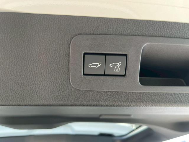 ランドクルーザー ＧＲスポーツ　ルーフレール、ＥＴＣ２．０、ＤＯプラス（ＪＢＬ）、タイヤ空気圧警報システム、パノラミックビューモニター、マルチテレインモニター、リヤエンタテイメント、トノカバー、ＩＴＳ　ＣＯＮＮＥＣＴ、クールボックス（46枚目）