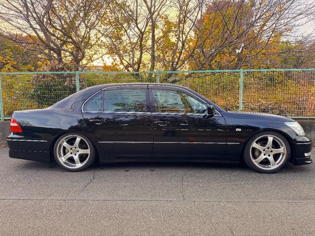 セルシオ A仕様 車高調 カールソン19インチアルミホイール 社外 フルセグ ナビ 革シート(11枚目)