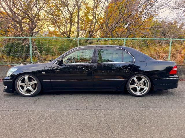 セルシオ A仕様 車高調 カールソン19インチアルミホイール 社外 フルセグ ナビ 革シート(12枚目)