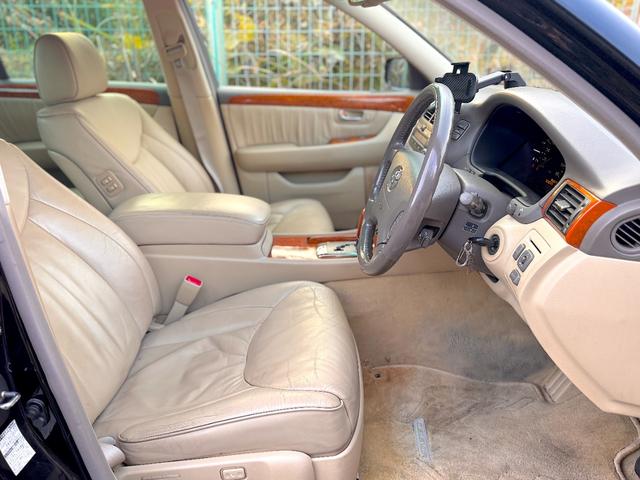 セルシオ A仕様 車高調 カールソン19インチアルミホイール 社外 フルセグ ナビ 革シート(18枚目)