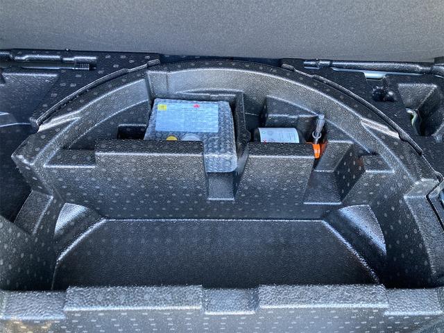 S-T LEDエディション 横滑り防止装置 23,000KM 記録簿 アルミホイール キーレス 盗難防止装置 フルセグ エアバッグ LEDヘッドライト スマートキー 4WD DVD再生 ナビTV 1オーナー バックカメラ ETC(34枚目)
