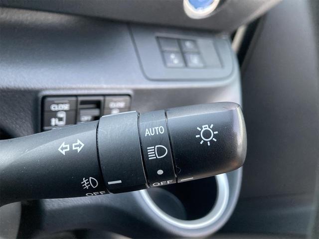 ハイブリッドG クエロ 衝突安全ブレーキ 43000KM スマキー Wパワースライドドア 1オーナー 3列 DVD再生可 アルミホイール フルセグテレビ ESC ETC車載器 ナビ&TV オートエアコン 記録簿 CD(52枚目)