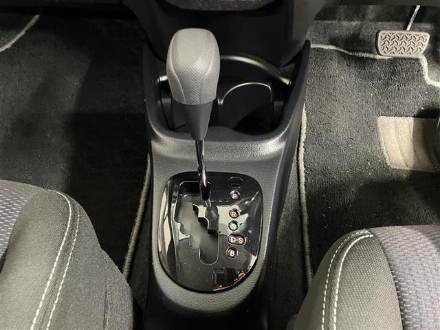 ヴィッツ Ｆ　セーフティーエディションＩＩ　ＥＴＣ車載器　衝突被害軽減装置　インテリキー　パワーウィンドウ　横滑り防止機能　Ｗエアバッグ　盗難防止　マニュアルエアコン　キーレス　ＡＢＳ　エアバッグ（13枚目）