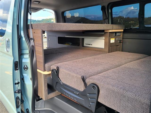 ハイエースバン ロングスーパーＧＬ　未使用　キャンピングカー　８ナンバー　車中泊　ＦＦヒーター　冷蔵庫　二段ベッド　ＴＯＹ　ＦＡＣＴＯＲＹ　ＲＥＶＯシート　サブバッテリー　外部充電　デジタルインナーミラー　アルパインナビ　後席モニター（3枚目）