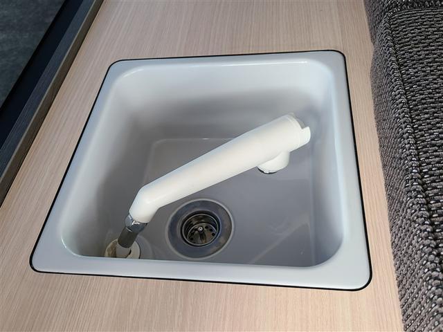 ハイエースバン ロングスーパーＧＬ　未使用　キャンピングカー　８ナンバー　車中泊　ＦＦヒーター　冷蔵庫　二段ベッド　ＴＯＹ　ＦＡＣＴＯＲＹ　ＲＥＶＯシート　サブバッテリー　外部充電　デジタルインナーミラー　アルパインナビ　後席モニター（17枚目）