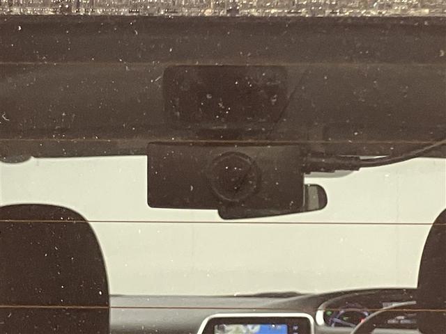 シエンタ ハイブリッドファンベースGセーフティーエディションII イモビライザー ウォークスルー ドラレコ付き 衝突軽減ブレーキ Bカメラ ナビTV ETC車載器 オートクルーズコントロール ミュージックプレイヤー接続可 スマートキー フルセグ 横滑り防止機能(10枚目)