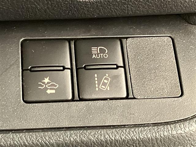 シエンタ ハイブリッドファンベースGセーフティーエディションII イモビライザー ウォークスルー ドラレコ付き 衝突軽減ブレーキ Bカメラ ナビTV ETC車載器 オートクルーズコントロール ミュージックプレイヤー接続可 スマートキー フルセグ 横滑り防止機能(13枚目)