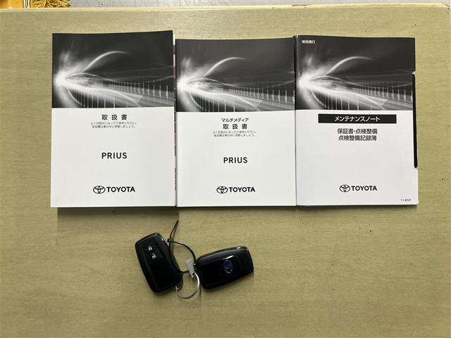 プリウス Ａプレミアム　ＨＶ保証　５０後期　１００００キロ　全周囲カメラ　ナビ　Ｂｌｕｅｔｏｏｔｈ　ドラレコ　電子ミラー　ＥＴＣ２．０　パワーシート　ベンチレーション　クルーズコントロール　１５００Ｗ電源コンセント（24枚目）