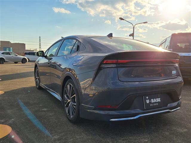 プリウス Ｇ　登録済未使用車　モデリスタフルエアロ　１５００Ｗ電源コンセント　ディスプレイオーディオ　バックカメラ　Ｂｌｕｅｔｏｏｔｈ　ＴＶ　ＰＫＳＢ　衝突被害軽減ブレーキ　レーダークルーズコントロール（4枚目）