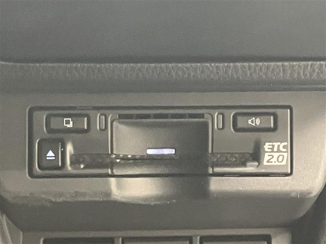 プリウス Ｇ　１オーナー　衝突被害軽減ブレーキ　ＬＥＤライト　フルセグＴＶ　ＡＣ１００Ｖ　アルミホイール　クルーズコントロール　ＴＶ　キーフリー　スマキー　カーテンエアバック　エアコン　イモビライザー　ＥＳＣ（11枚目）