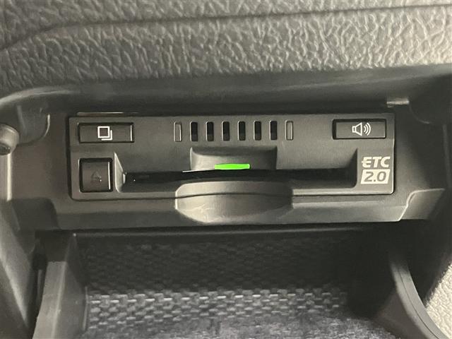 マークＸ ２５０Ｓ　ＧＲスポーツ　盗難防止システム　ナビＴＶ　記録簿　サイドエアバッグ　助手席エアバッグ　ミュージックプレイヤー接続可　地デジＴＶ　ＡＷ　ドラレコ　キーレス　Ｂカメラ　ＡＢＳ　スマートキー　ＤＶＤ　エアバッグ　ＥＳＣ（8枚目）