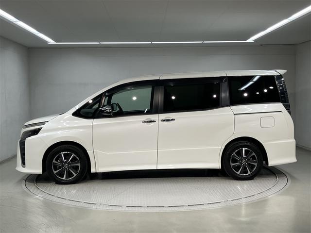 ヴォクシー ＺＳ　煌ＩＩＩ　プリクラッシュ　スマートキ　アイスト　ＤＶＤ再生機能　記録簿付き　横滑り防止装置　ナビＴＶ　アルミ　三列シート　盗難防止　オートエアコン　キーレス　ＥＴＣ装備　パワステ　メモリナビ　クルコン　ＡＢＳ（2枚目）