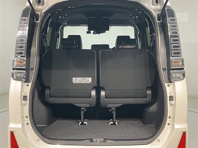 ヴォクシー ＺＳ　煌ＩＩＩ　プリクラッシュ　スマートキ　アイスト　ＤＶＤ再生機能　記録簿付き　横滑り防止装置　ナビＴＶ　アルミ　三列シート　盗難防止　オートエアコン　キーレス　ＥＴＣ装備　パワステ　メモリナビ　クルコン　ＡＢＳ（21枚目）