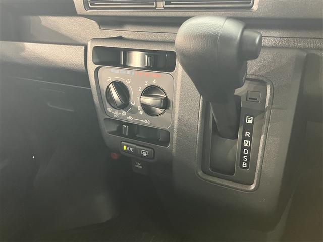 ハイゼットカーゴ クルーズターボ　パワーステアリング　ＬＥＤヘッドライト　パートタイム４ＷＤ　ＥＳＣ　スマートキー　アイドリングストップ　キーフリー　ＡＢＳ　オートエアコン　セキュリティ　前席パワーウインドウ　衝突回避支援ブレーキ（7枚目）