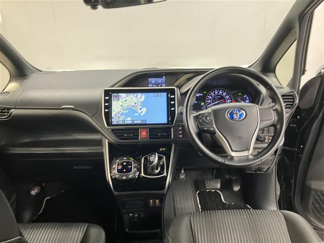 ヴォクシー ハイブリッドＺＳ　煌ＩＩ　電動両側スライドドア　ドライブレコーダ　パワーステアリング　ＤＶＤ再生可　スマキー　地デジＴＶ　ＡＵＸ　横滑防止　点検記録簿　Ｗエアバック　ＡＡＣ　ＬＥＤランプ　エアバッグ　ナビＴＶ　盗難防止装置（5枚目）