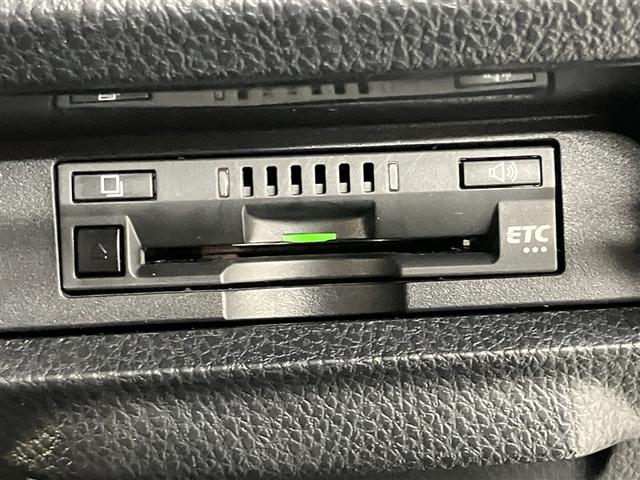 ヴォクシー ハイブリッドＺＳ　煌ＩＩ　電動両側スライドドア　ドライブレコーダ　パワーステアリング　ＤＶＤ再生可　スマキー　地デジＴＶ　ＡＵＸ　横滑防止　点検記録簿　Ｗエアバック　ＡＡＣ　ＬＥＤランプ　エアバッグ　ナビＴＶ　盗難防止装置（9枚目）