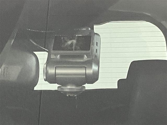 ヴォクシー ハイブリッドＺＳ　煌ＩＩ　電動両側スライドドア　ドライブレコーダ　パワーステアリング　ＤＶＤ再生可　スマキー　地デジＴＶ　ＡＵＸ　横滑防止　点検記録簿　Ｗエアバック　ＡＡＣ　ＬＥＤランプ　エアバッグ　ナビＴＶ　盗難防止装置（10枚目）