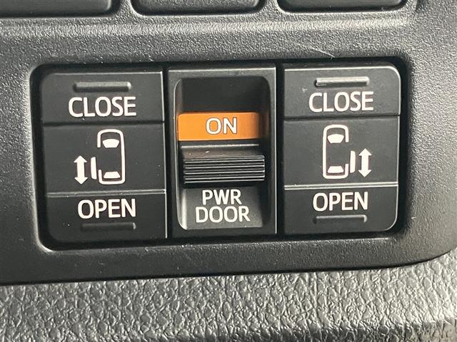 ヴォクシー ハイブリッドＺＳ　煌ＩＩ　電動両側スライドドア　ドライブレコーダ　パワーステアリング　ＤＶＤ再生可　スマキー　地デジＴＶ　ＡＵＸ　横滑防止　点検記録簿　Ｗエアバック　ＡＡＣ　ＬＥＤランプ　エアバッグ　ナビＴＶ　盗難防止装置（12枚目）