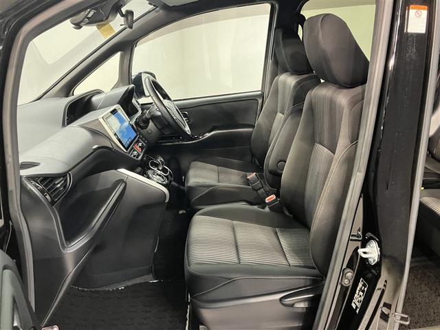 ヴォクシー ハイブリッドＺＳ　煌ＩＩ　電動両側スライドドア　ドライブレコーダ　パワーステアリング　ＤＶＤ再生可　スマキー　地デジＴＶ　ＡＵＸ　横滑防止　点検記録簿　Ｗエアバック　ＡＡＣ　ＬＥＤランプ　エアバッグ　ナビＴＶ　盗難防止装置（18枚目）