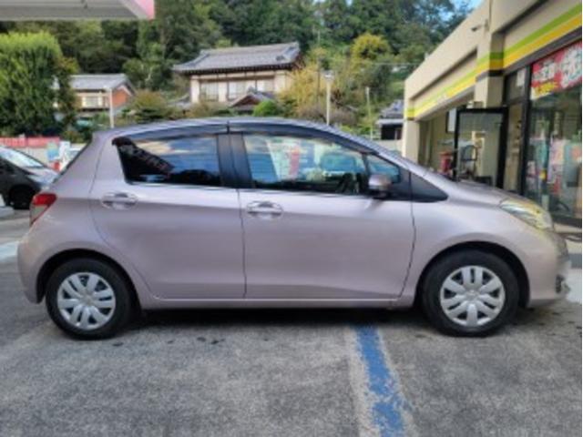 ヴィッツ ジュエラ　ナビゲーション・バックモニター・ＥＴＣ・ウインカードアミラー・スマートキー（8枚目）