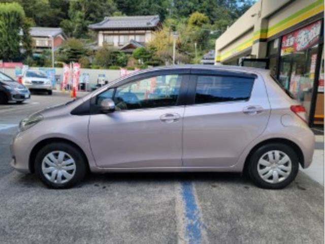 ヴィッツ ジュエラ　ナビゲーション・バックモニター・ＥＴＣ・ウインカードアミラー・スマートキー（9枚目）